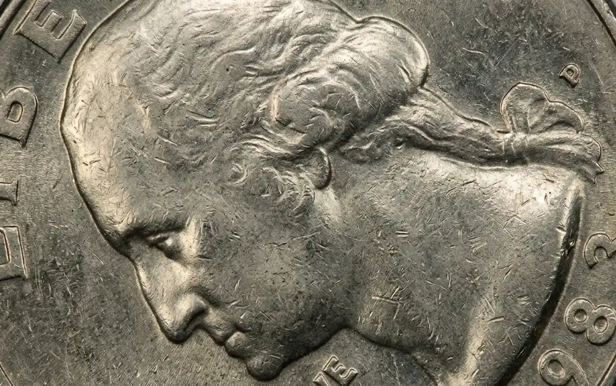 High-detail macro of 1983 quarter surface showing circulation wear